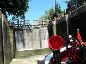Passing through the lock on Tango Barge - Canal du Midi © Barge Vacations
