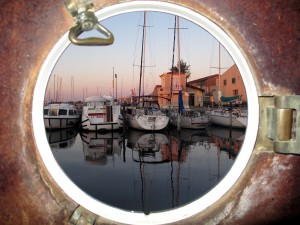 Porthole - Tango Barge, Canal du Midi © Barge Vacations