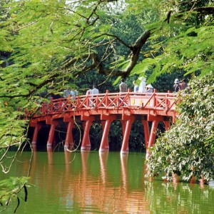 Huc Bridge - Haan Kiem Lake - Hanoi - Vietnam © Cruiseco