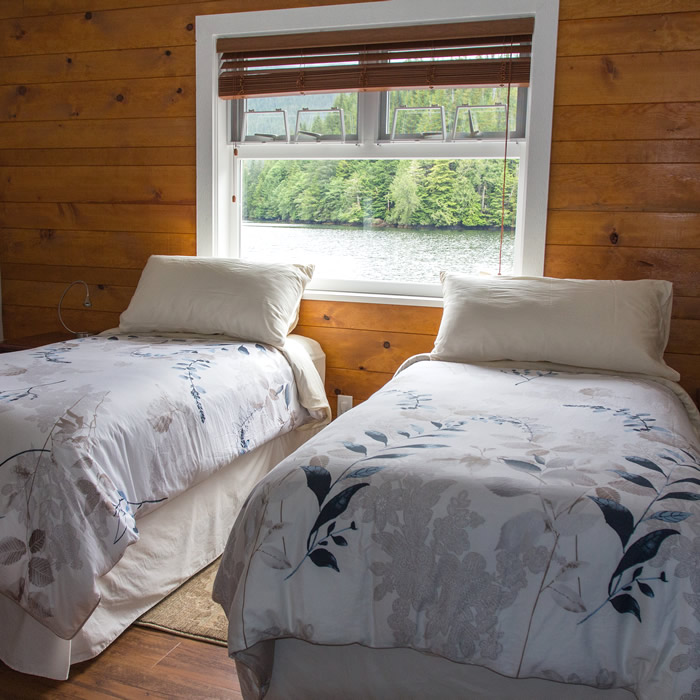 Twin Bedroom © Great Bear Lodge